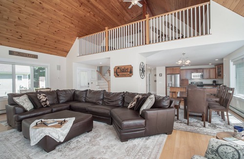 Naples House | Stunning waterfront Chalet in Sebago Cove