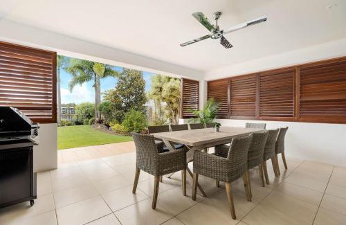 Twin Waters House | Stunning Waterfront Coastal Retreat, sleeps 13