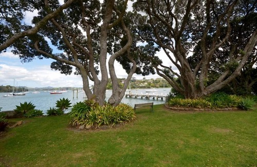 Coopers Beach House | Stunning Waterfront Luxury Home