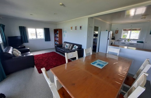 Oakura House | Stunning Waterfront Paradise