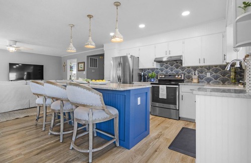 White Lake House | Stunning Waterfront Home & Panoramic Lake Views