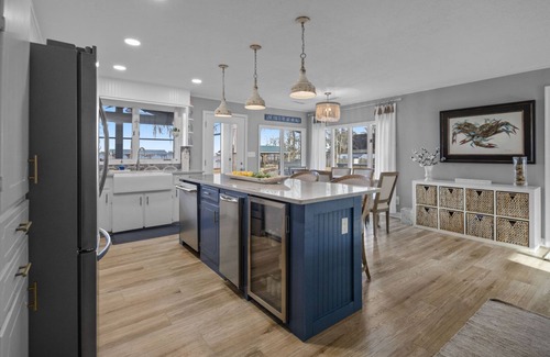 White Lake House | Stunning Waterfront Home & Panoramic Lake Views