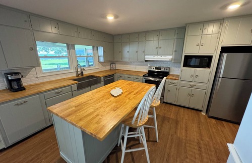 Hubert House | Stunning waterfront views; 4-bedroom house directly on Intracoastal waterway!