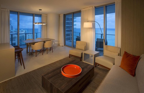 Hollywood South Central Beach Resort | Stunning well maintained 2-Bed Suite, Ocean Front Location, Walk to Diplomat