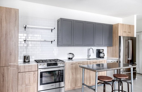 West Loop Apartment | Stunning West Loop 2BR w/Gym & Coworking, nr UIC, by Blueground