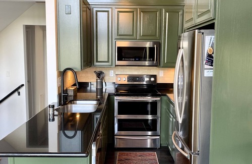 Groveland Ski Chalet | Stunning Yosemite Mountain Views with Luxury accommodations
