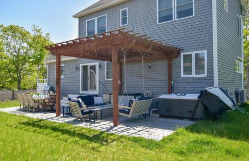 South Yarmouth House | Stunningly Decorated Home with Hot Tub