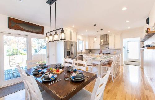 South Yarmouth House | Stunningly Decorated Home with Hot Tub