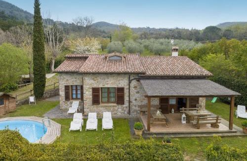 Castellina Marittima House | Stupendo rustico in pietra