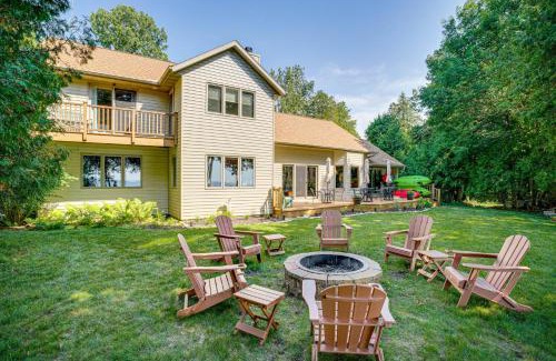 Sturgeon Bay House | Sturgeon Bay Hideaway with Direct Water Access!