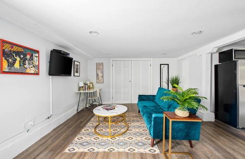 Central Carrollton Association Apartment | Style-Charm-Comfort Near Audubon Park