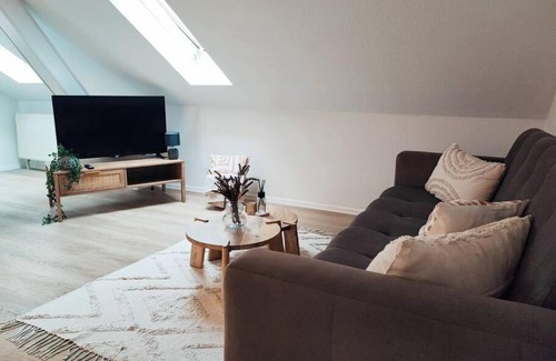 Andreasvorstadt Apartment | Stylische Altstadtwohnung - Netflix - Smart TV - Schlafsofa für 3 Personen