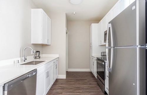 Ryland Apartment | Stylish 1 bed 1 bath apartment- 10 mins from the bay