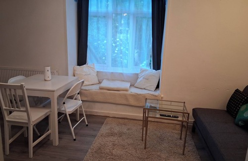 Coldharbour Apartment | Stylish 1 Bed Apartment