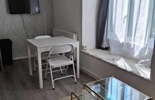 Coldharbour Apartment | Stylish 1 Bed Apartment