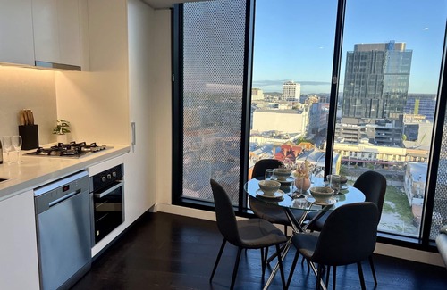Fortitude Valley Apartment | Stylish 1-Bed with Pool, Gym & Free Parking