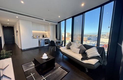 Fortitude Valley Apartment | Stylish 1-Bed with Pool, Gym & Free Parking