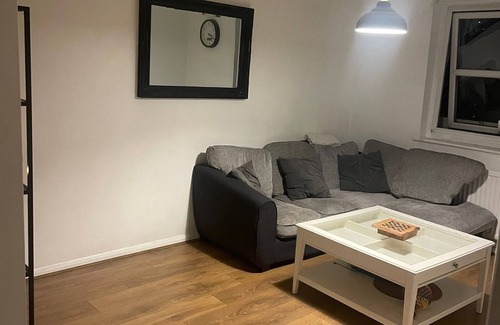 Abingdon Apartment | Stylish 1-Bed Flat -Earl's Court