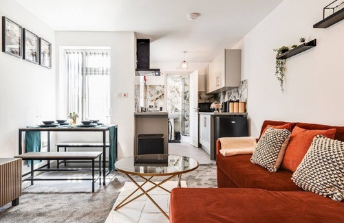 Manchester Apartment | Stylish 1-Bed Flat in Failsworth