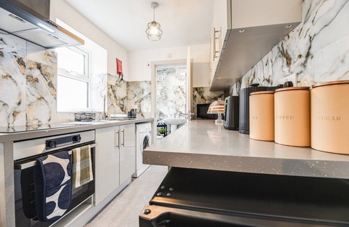 Manchester Apartment | Stylish 1-Bed Flat in Failsworth
