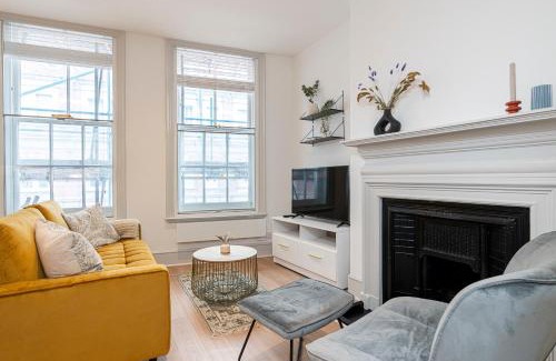 Soho Apartment | Stylish 1 bed flats in Soho, next to Piccadilly Circus and Trafalgar Square