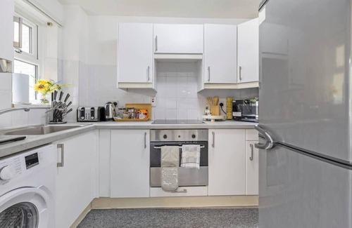 Bromley North Condo | Stylish 1-Bed Luxury Retreat