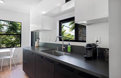 Elysian Heights Apartment | Stylish 1-Bedroom Apartment in Amazing Los Angeles with Balcony