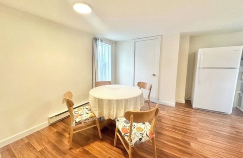 Mechanicsville House | Stylish 1-Bedroom Duplex home with Air Conditioning in Desirable Danville