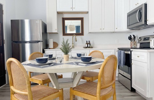 Historic Downtown Savannah Apartment | Stylish 1900s Renovated Apartments