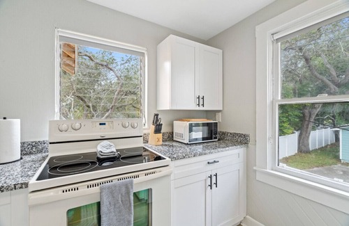 United Central Apartment | Stylish 1bd Apartment Near Central Ave (2nd Floor)