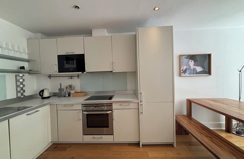 Larkhall Apartment | Stylish 1BD Flat in Gated Community, Clapham
