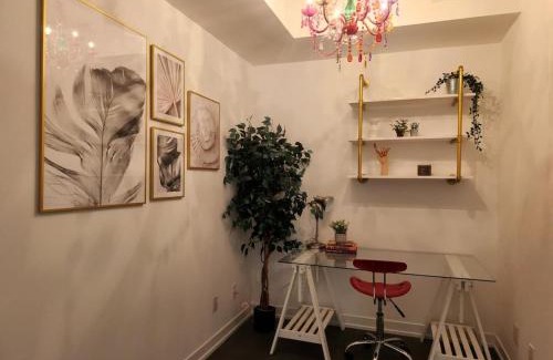 Fashion District Apartment | Stylish 1BDR Loft with Office Space in the Heart of Toronto