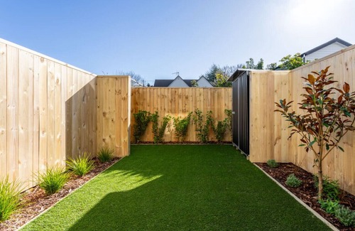 Te Atatu Peninsula Apartment | Stylish 1BR Apartment on Fathom Place