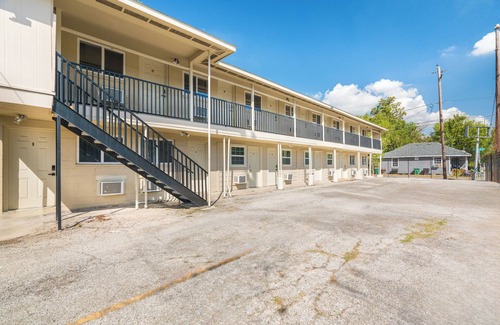 Greater Third Ward Apartment | Stylish 1BR APT | Downtown Houston