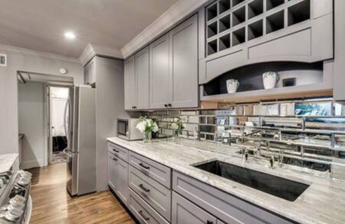 Peak's Suburban Addition Condo | Stylish 1BR furnished condo in Central Dallas with high-end kitchen, Nespresso coffee, 65” smart TV, king bed with premium mattress, and award-winning courtyard retreat.