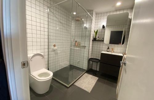 Fitzroy Apartment | Stylish 1BR in the heart of Trendy Fitzroy