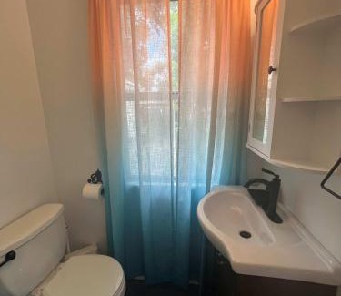 Freetown - Port Rico Apartment | Stylish 1BR Near Downtown & UL - Perfect for Couples & Solo Stays