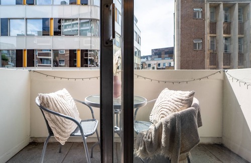 Fitzrovia Apartment | Stylish 1BR with Balcony near Soho