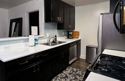 Lake Balboa Apartment | Stylish 2+2 Apt. unit w/ pool