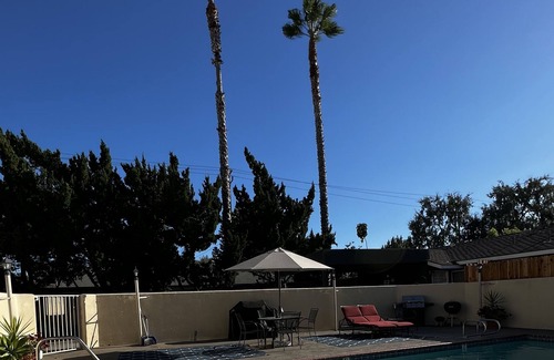 Lake Balboa Apartment | Stylish 2+2 Apt. unit w/ pool