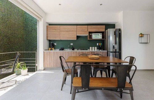 Cuauhtemoc Apartment | Stylish 2-Bdr Haven with Relaxing Balcony