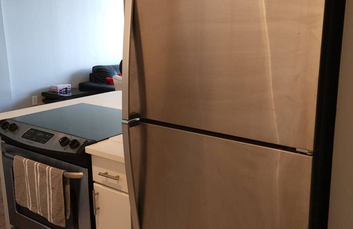Connaught Apartment | Stylish 2-bed, 1-bath in downtown Calgary