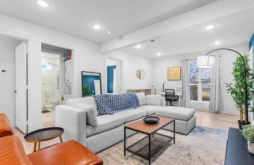 Old East Dallas House | Stylish 2 bed 1 Mile to downtown Free parking