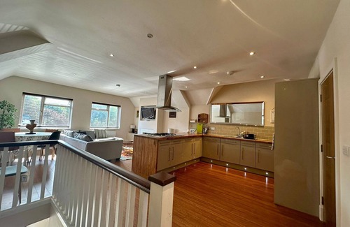 Begbroke Apartment | Stylish 2 Bed Apartment, sleeps 4