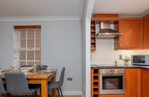 Newbury Apartment | Stylish 2 bed apartment at Smeaton Court, Newbury