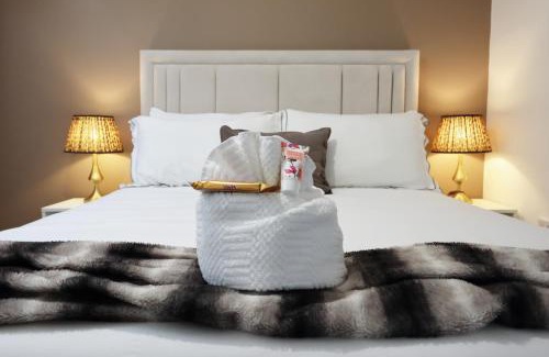 Riverside Apartment | Stylish 2-Bed Apartment -Cardiff City Centre, Next to Stadium