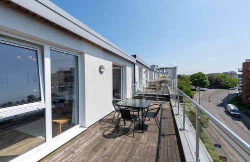 Crawley Apartment | Stylish 2 Bed Apartment in Crawley - Sleeps 5