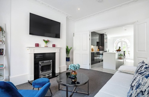 Kings Cross St. Pancras Apartment | Stylish 2 Bed APT w/Garden by St Pancras International
