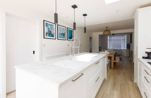 Chichester House | Stylish 2 Bed City Stay