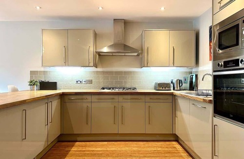Begbroke Apartment | Stylish 2 Bed Garden Apartment, sleeps 4